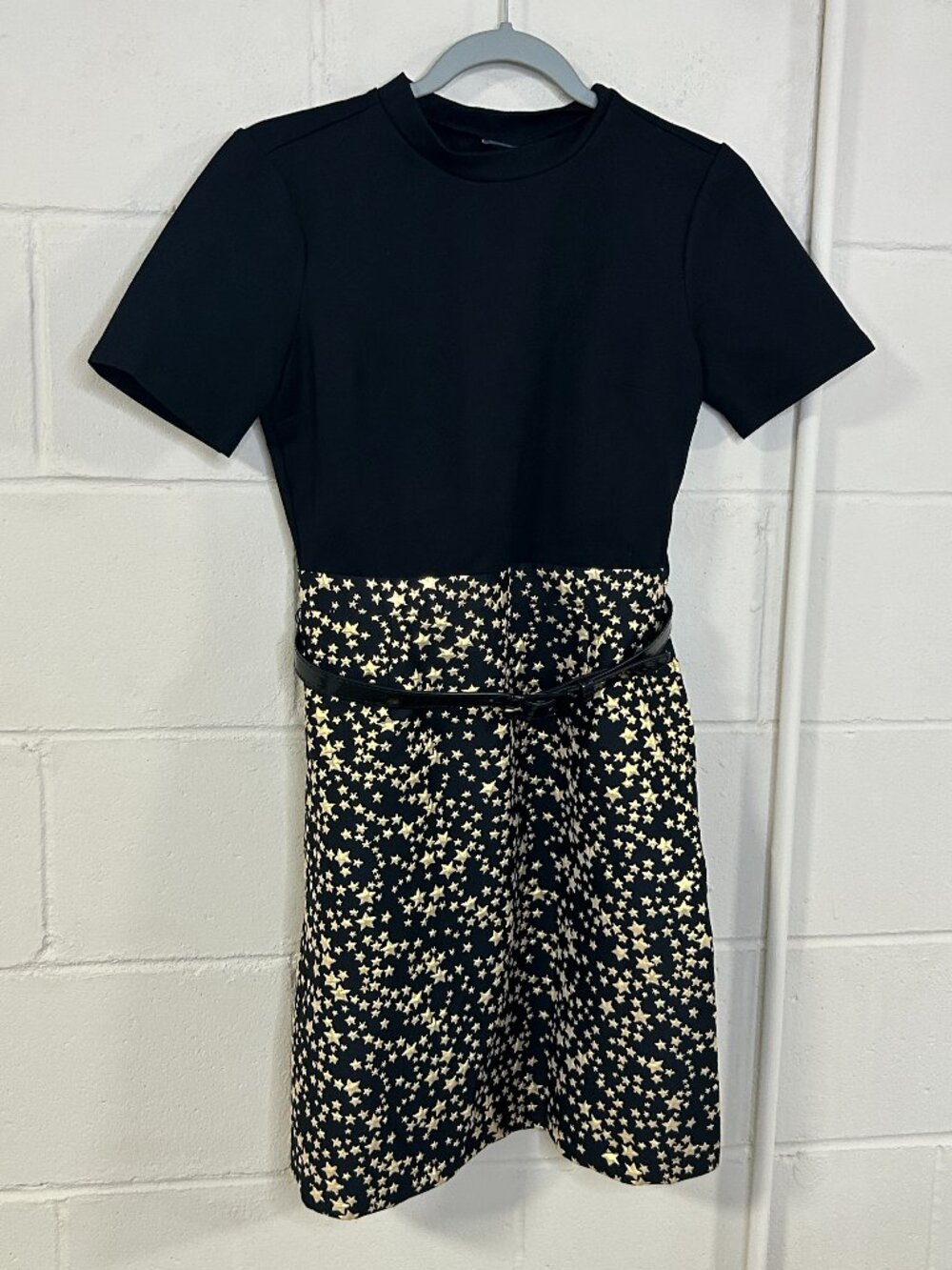 ModCloth Dress Womens Medium Star Print Belted Waist Ponte Short Sleeve Black